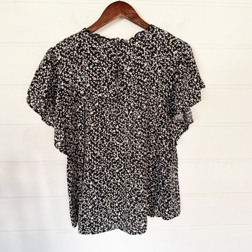 Old Navy Flutter-Sleeve Smocked Pintucked Swing Floral Print Blouse Size Large - Picture 8 of 9